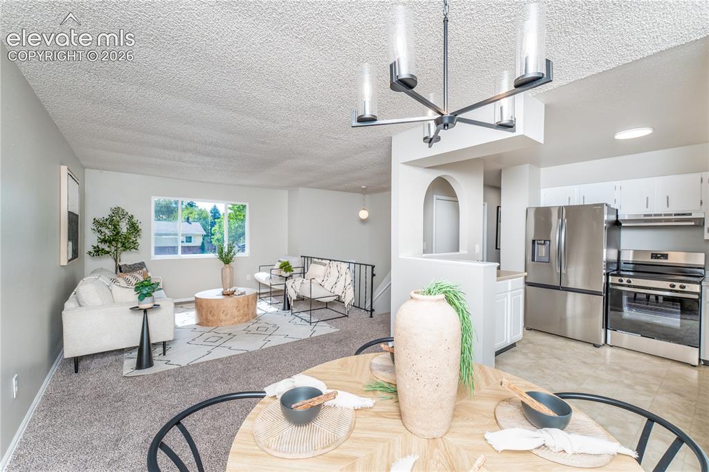 Image 7 of 38: Dining Area