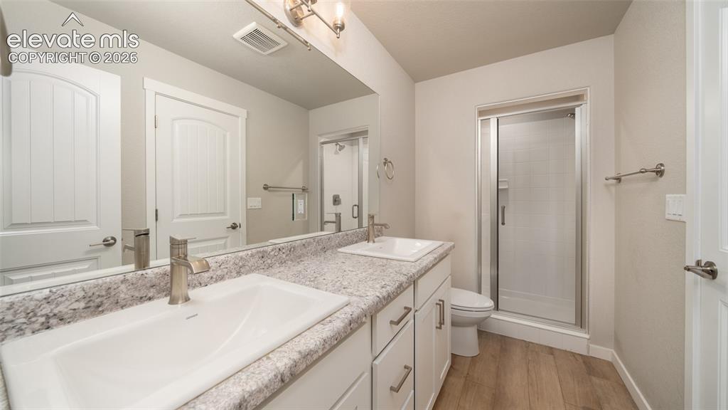 Image 11 of 22: Bathroom