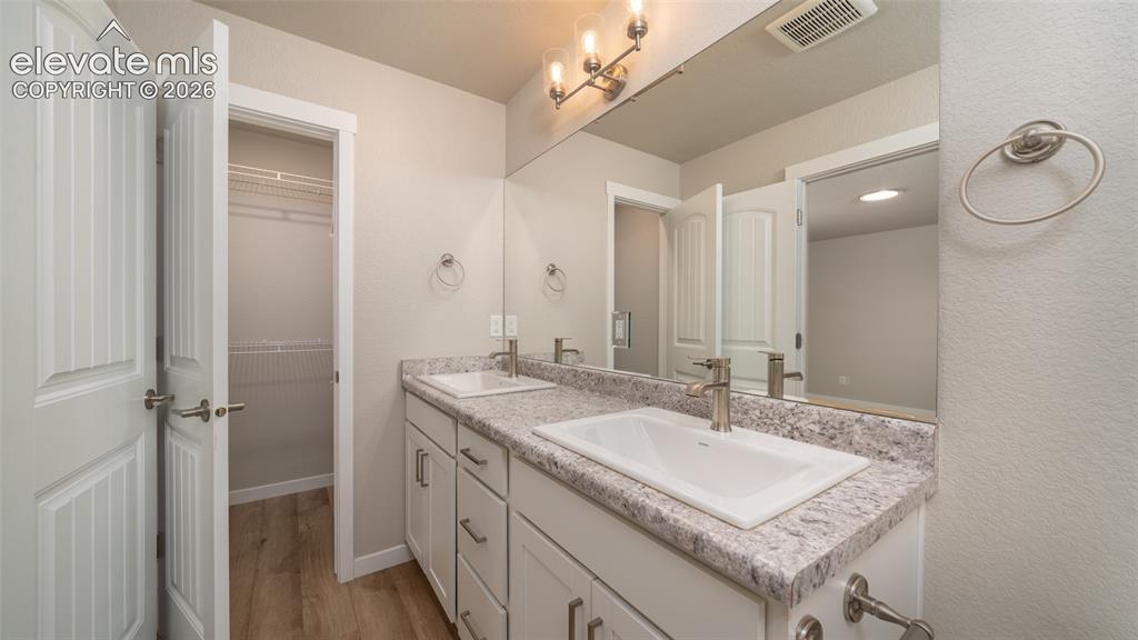 Image 12 of 22: Bathroom