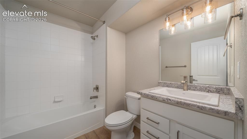 Image 14 of 22: Bathroom