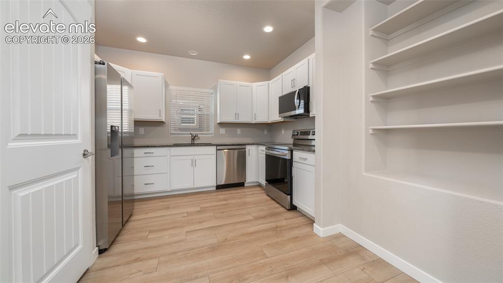Image 6 of 22: Kitchen