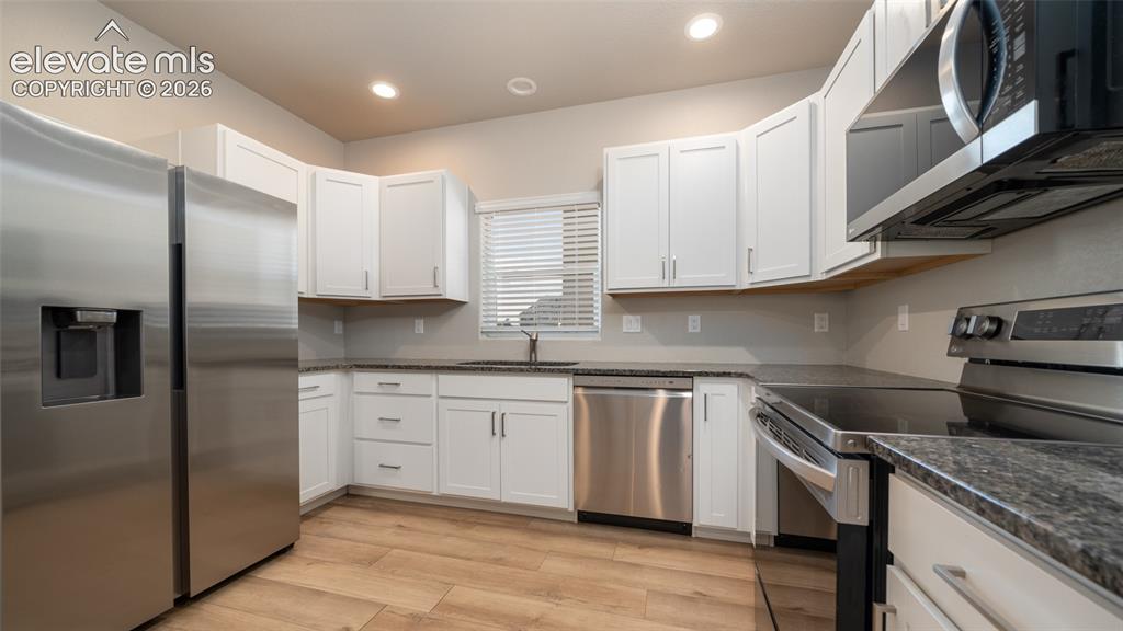 Image 7 of 22: Kitchen