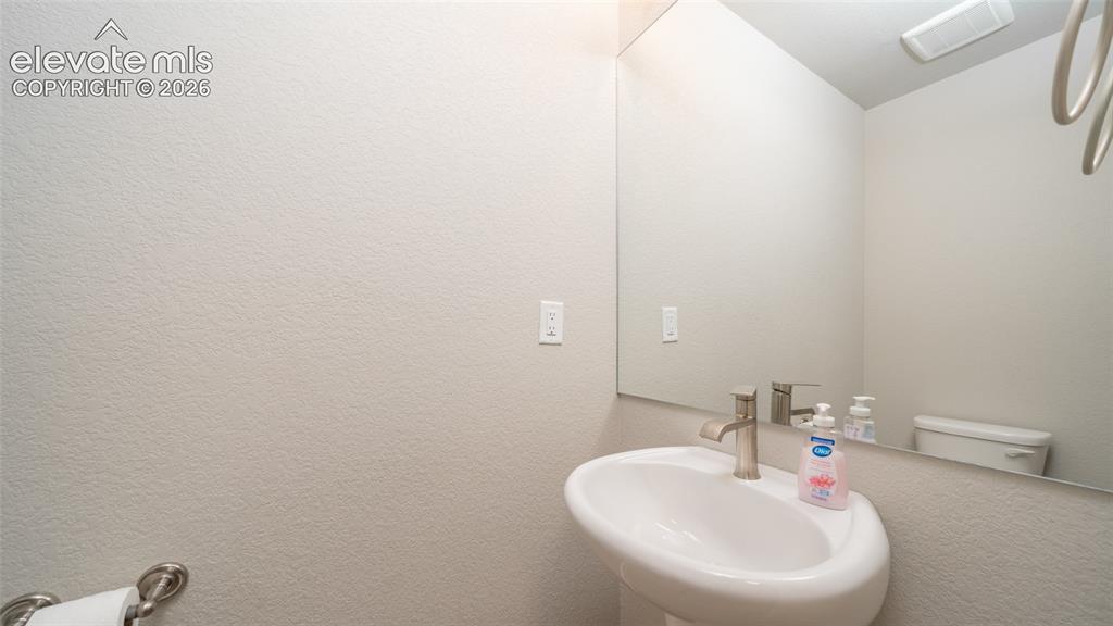 Image 9 of 22: Bathroom