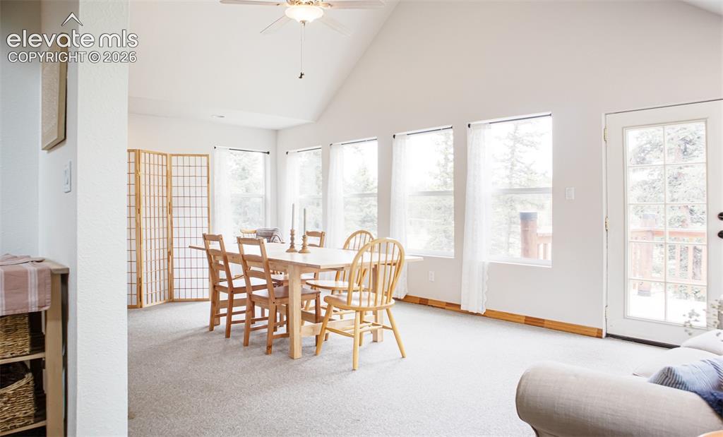 Image 11 of 25: Dining Area