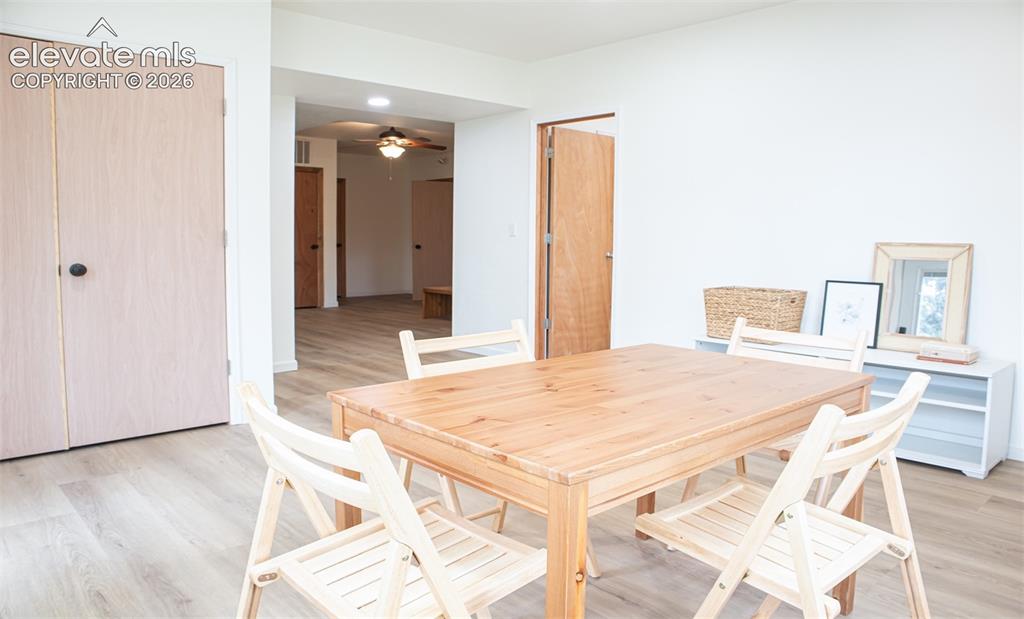 Image 21 of 25: Dining Area