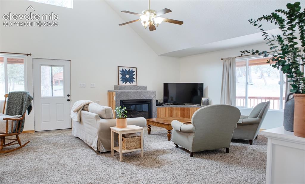 Image 5 of 25: Living Room