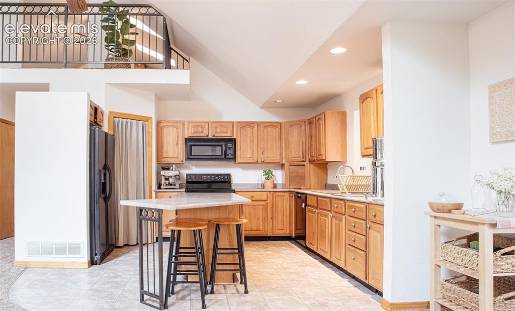Image 9 of 25: Kitchen