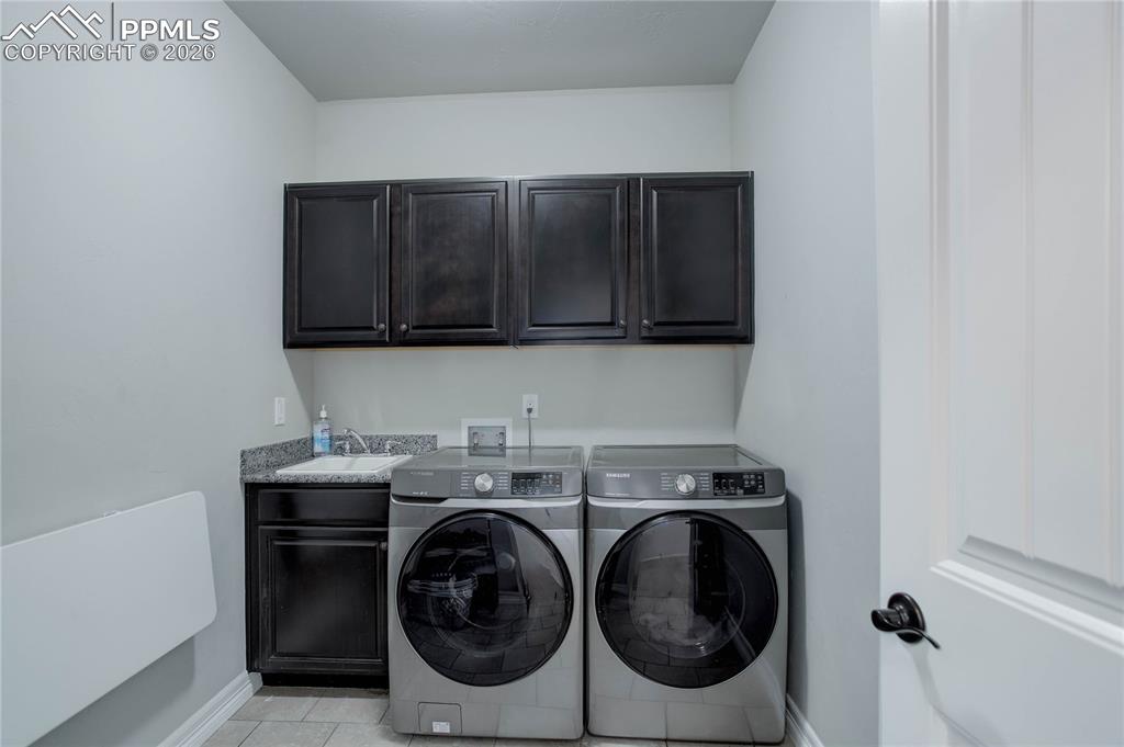 Image 15 of 38: Laundry room - main level