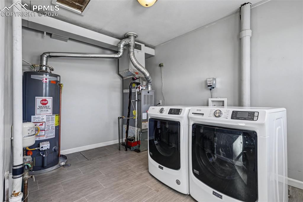 Image 10 of 25: Laundry