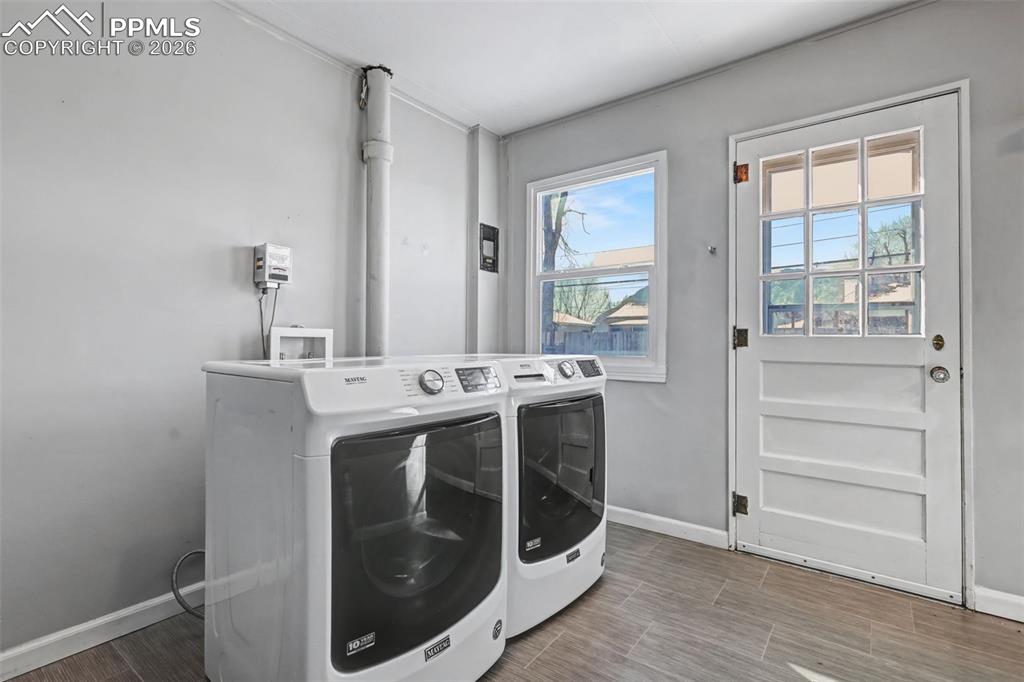 Image 11 of 25: Laundry