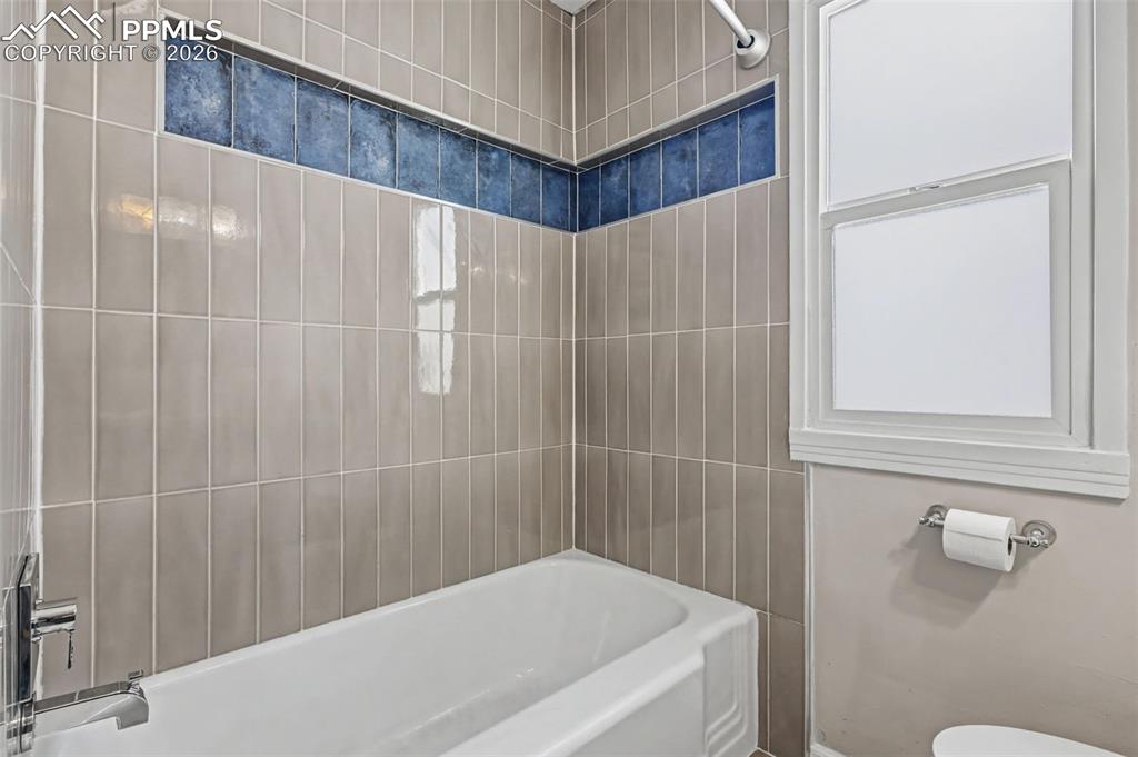 Image 15 of 25: Bathroom