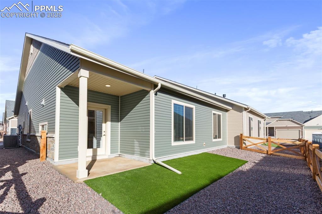 Image 3 of 3: No Description Available