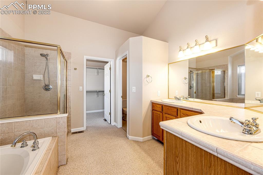 Listing 5648501, Image 22 of 44