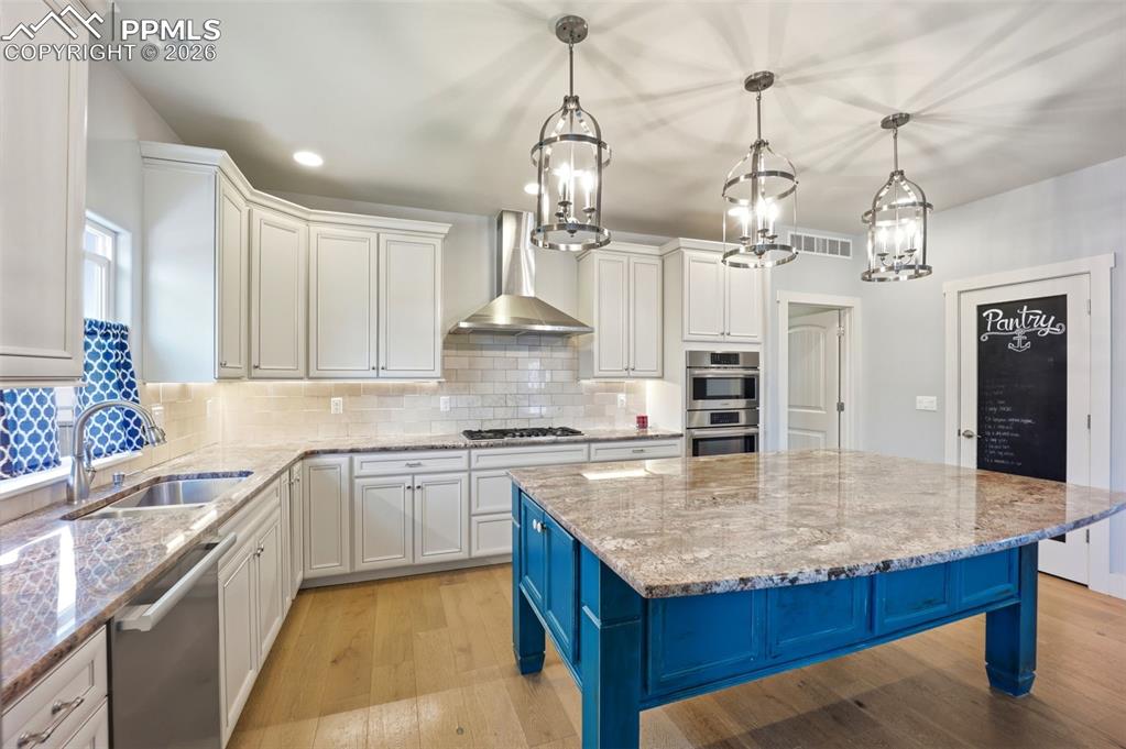 Image 12 of 50: Living Room