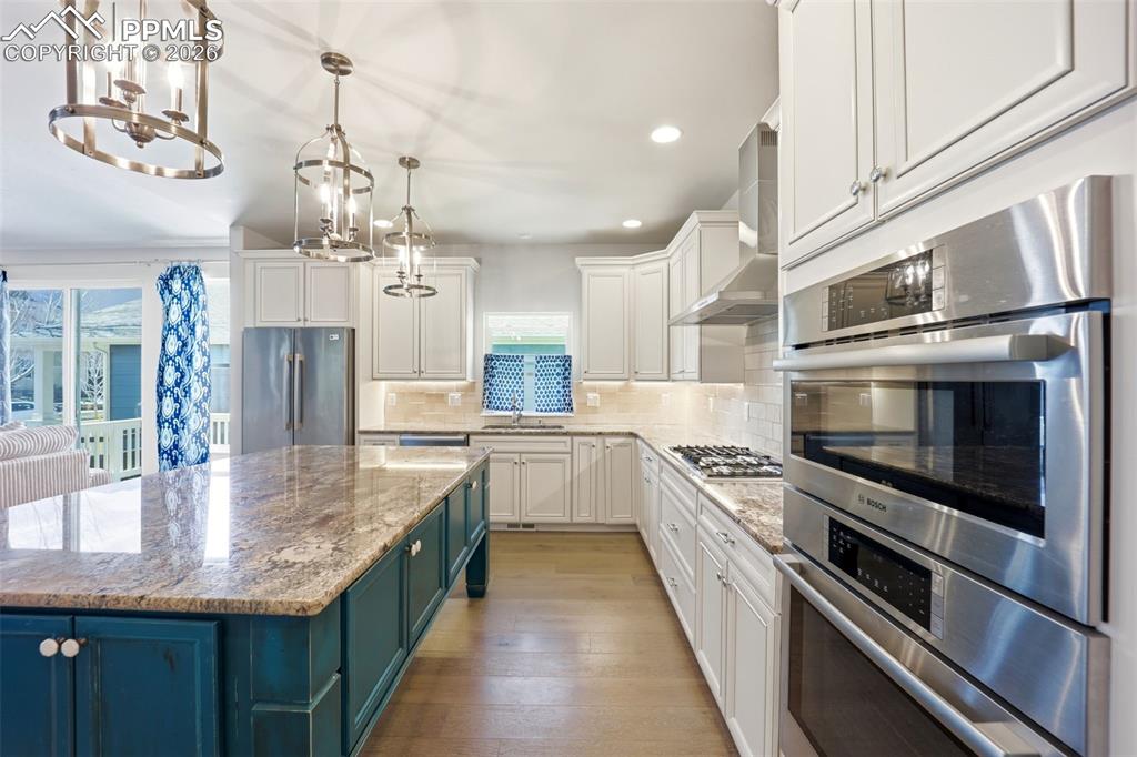 Image 15 of 50: Kitchen