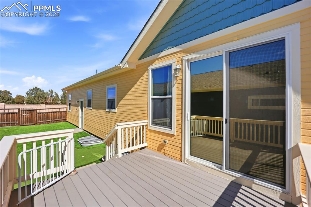 Image 17 of 50: Kitchen