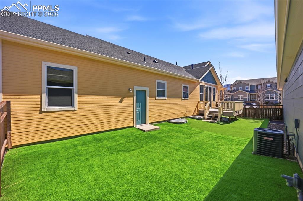 Image 19 of 50: Kitchen