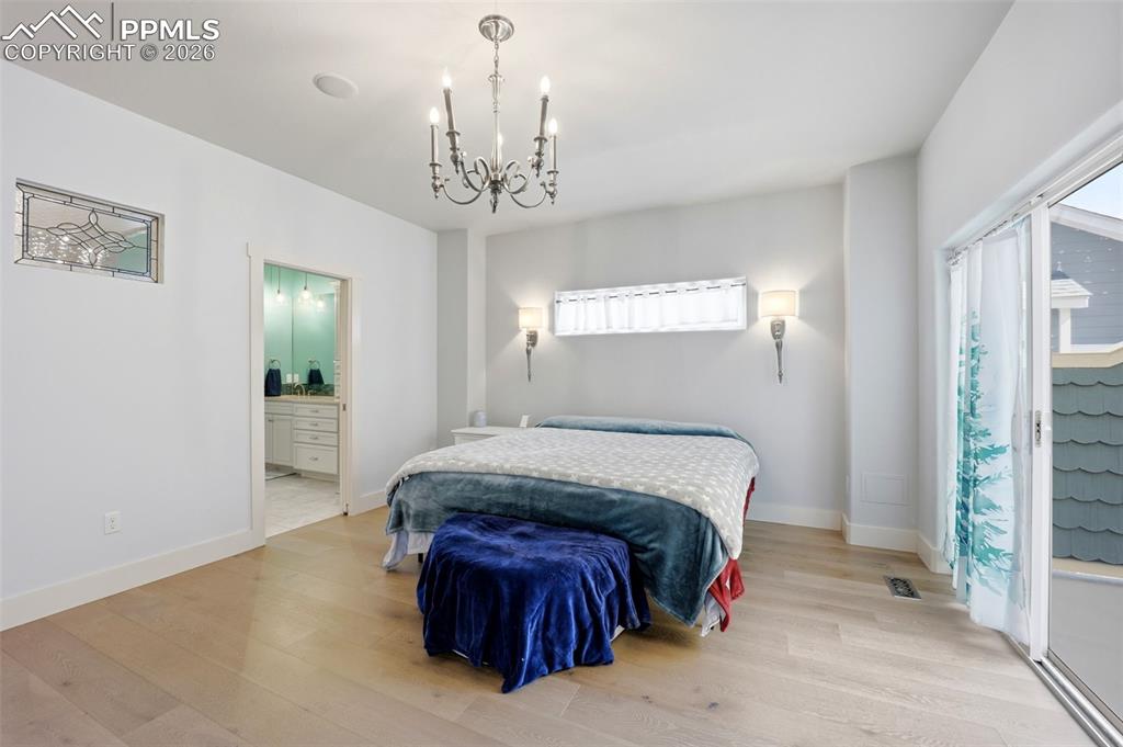 Image 20 of 50: Deck