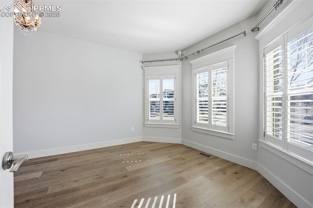 Image 26 of 50: Bathroom