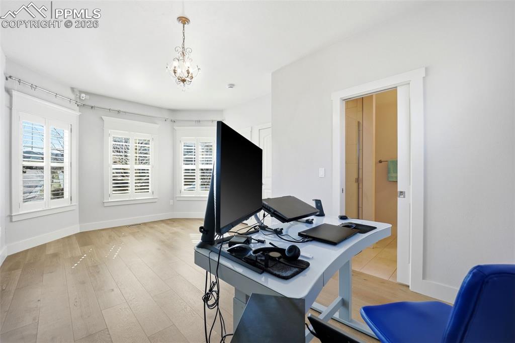 Image 27 of 50: Laundry