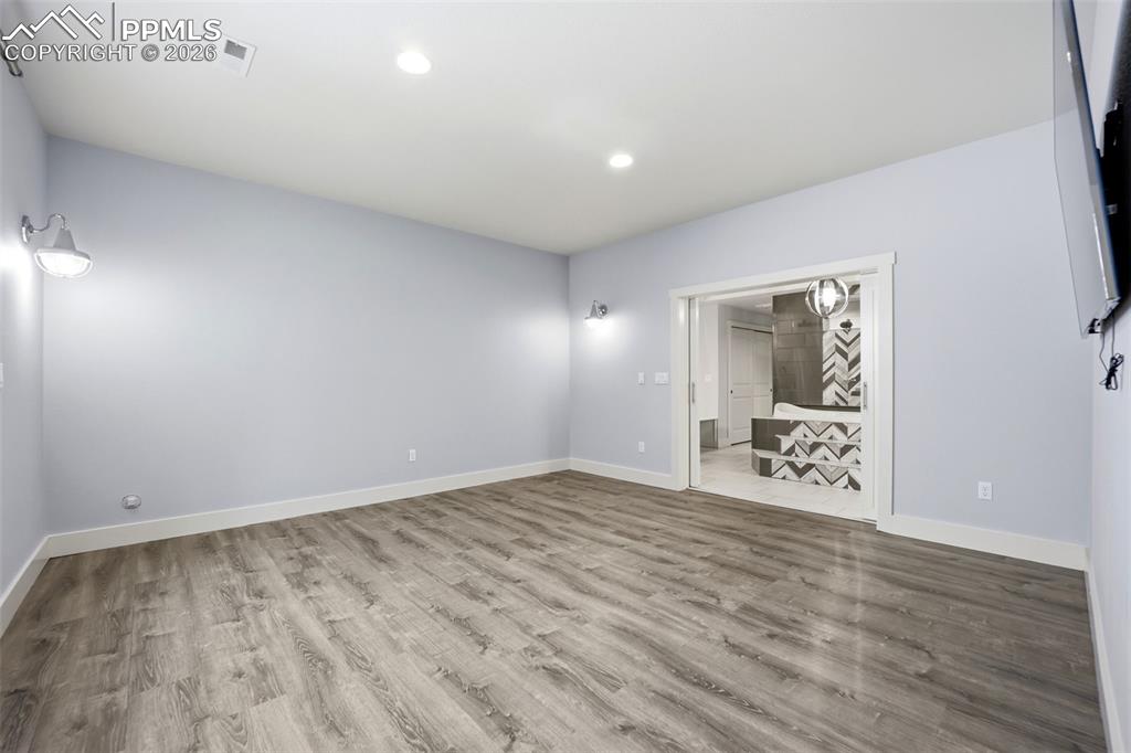 Image 31 of 50: Bathroom