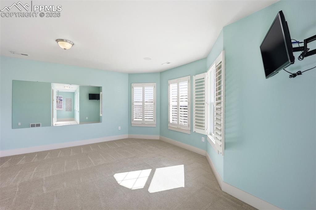 Image 45 of 50: Bathroom