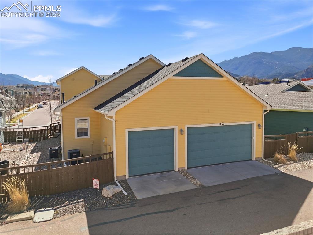 Image 49 of 50: Bedroom