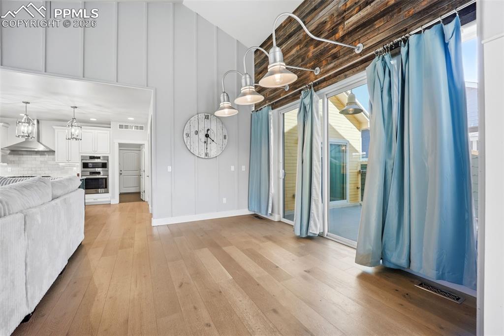 Image 7 of 50: Balcony