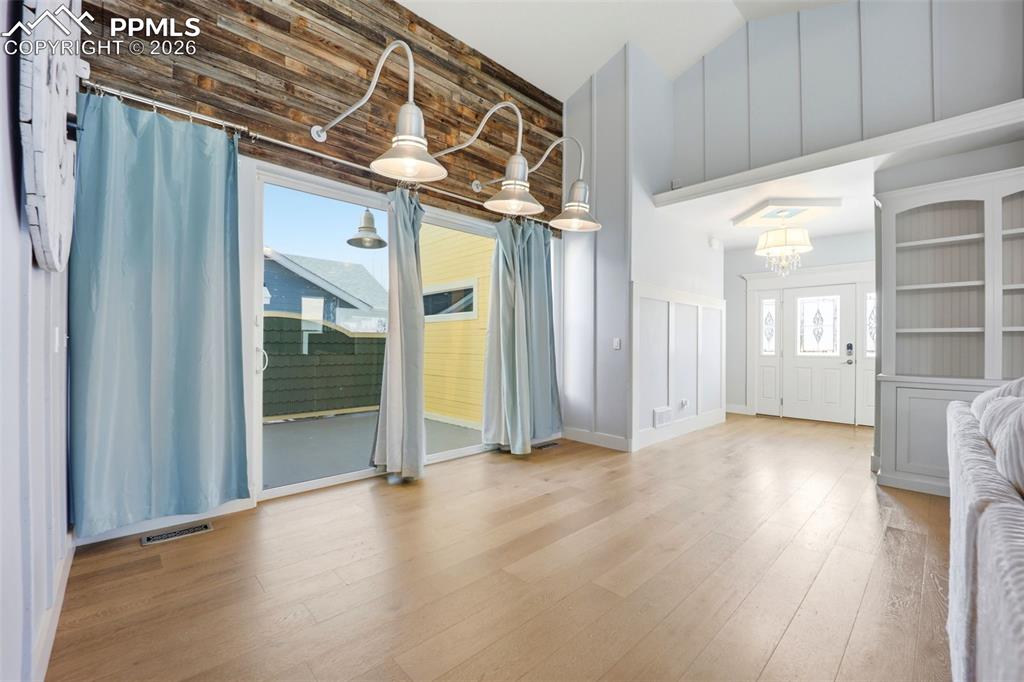 Image 8 of 50: Bathroom