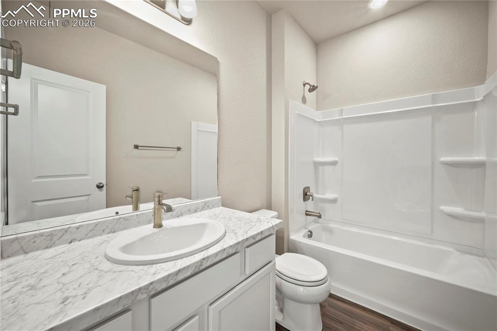 Image 10 of 31: Bathroom