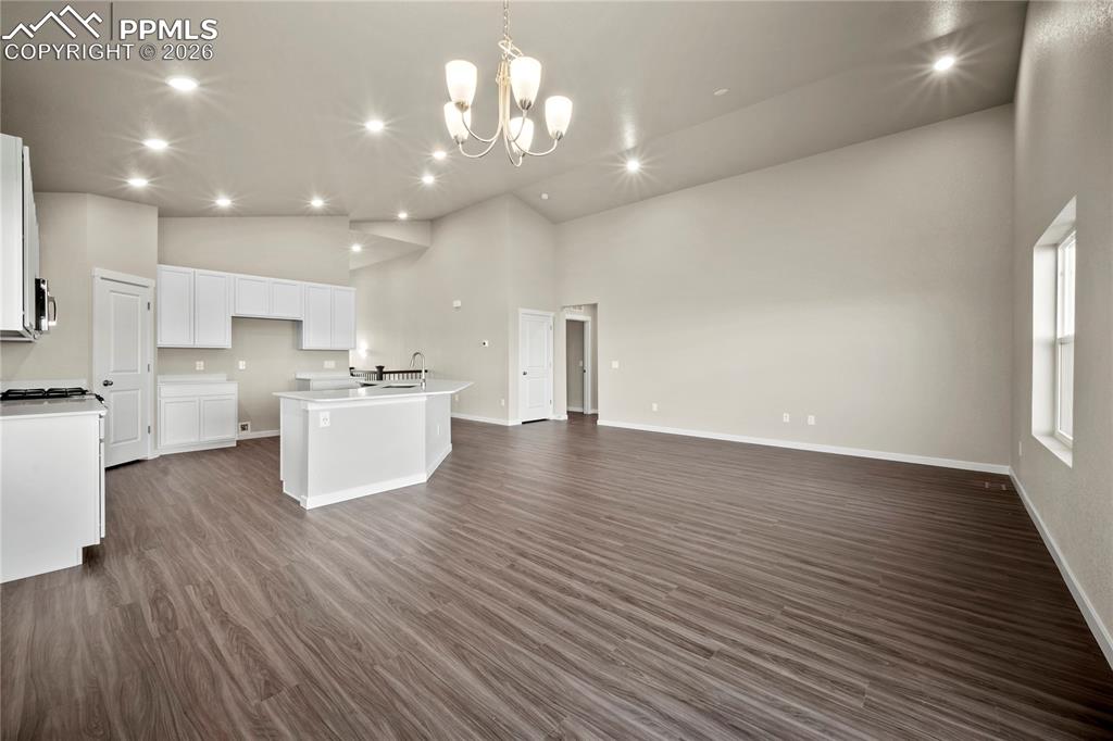 Image 12 of 31: Kitchen