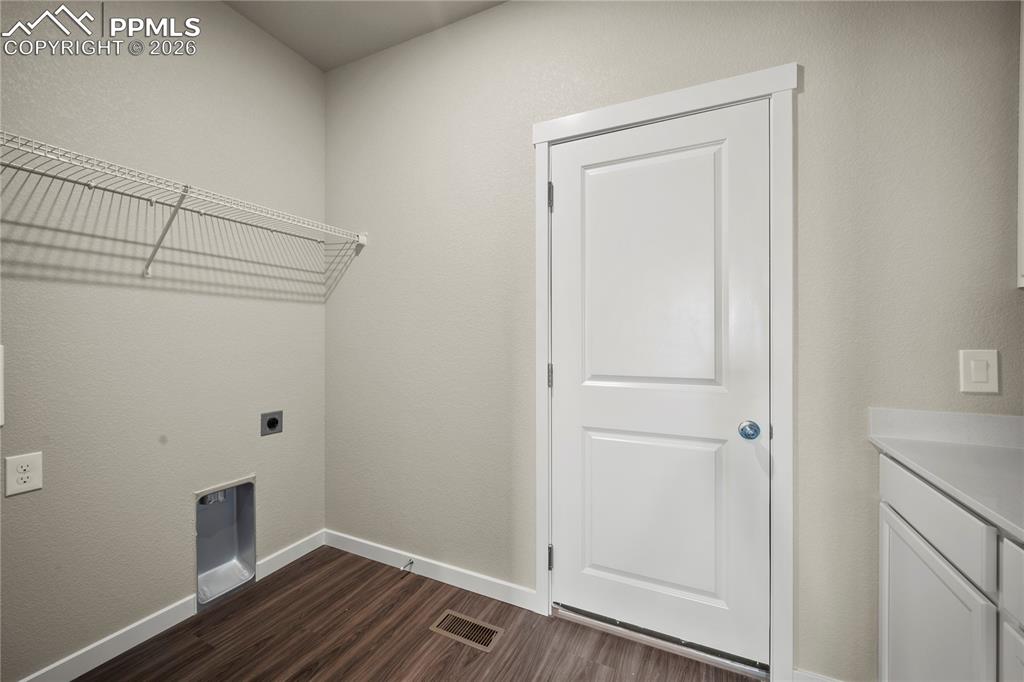 Image 16 of 31: Laundry