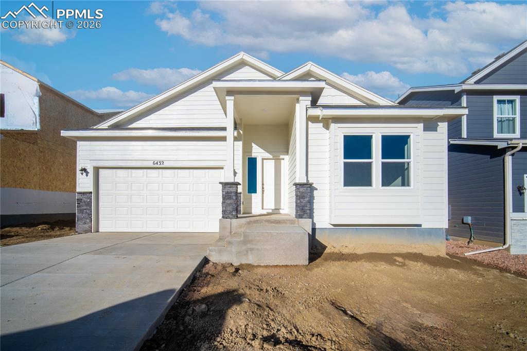 Image 2 of 31: Front of Structure