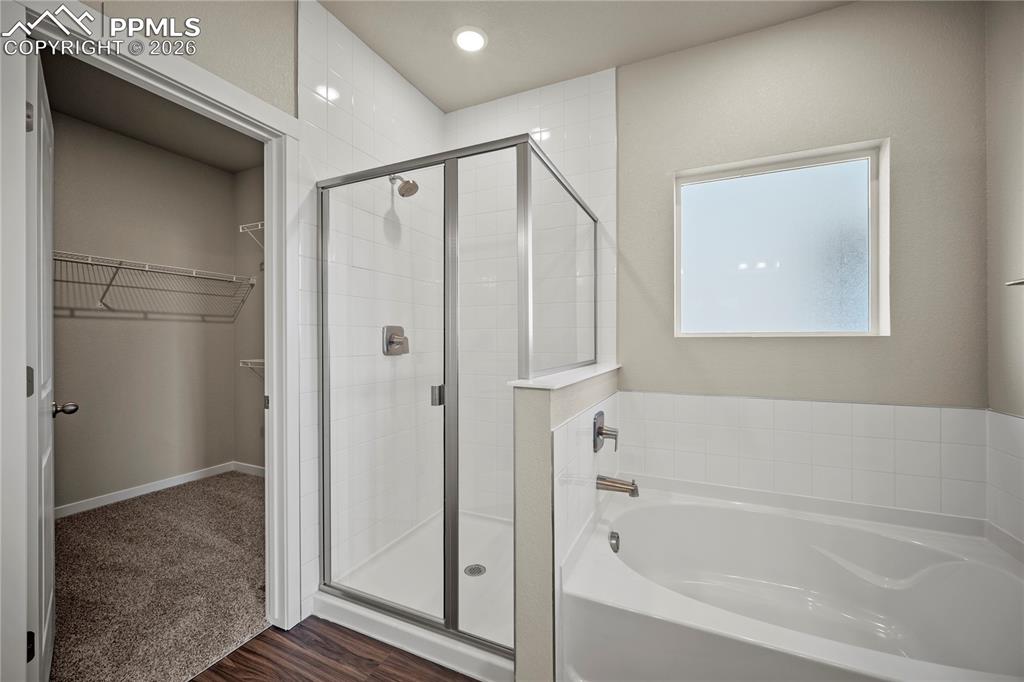 Image 20 of 31: Bathroom