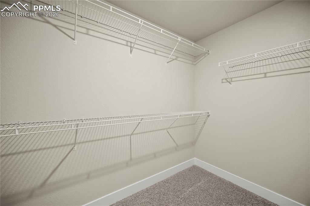 Image 26 of 31: Closet