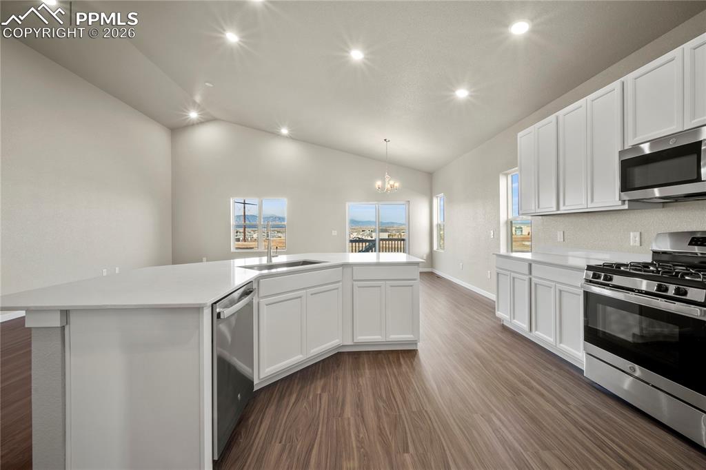 Image 8 of 31: Kitchen