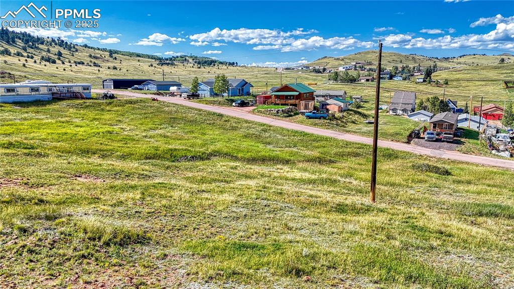 Image 16 of 22: Yard