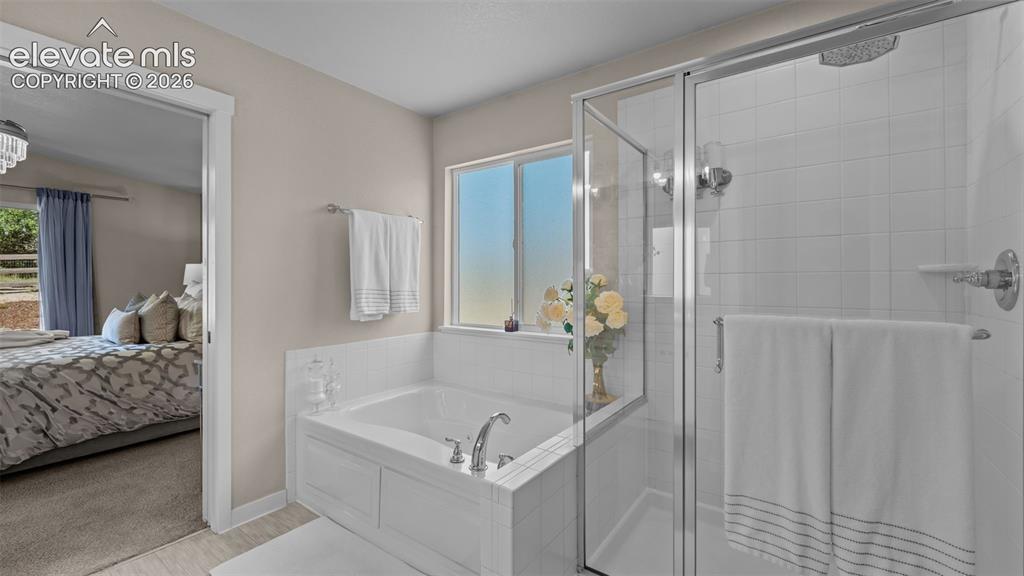 Image 25 of 45: Bathroom
