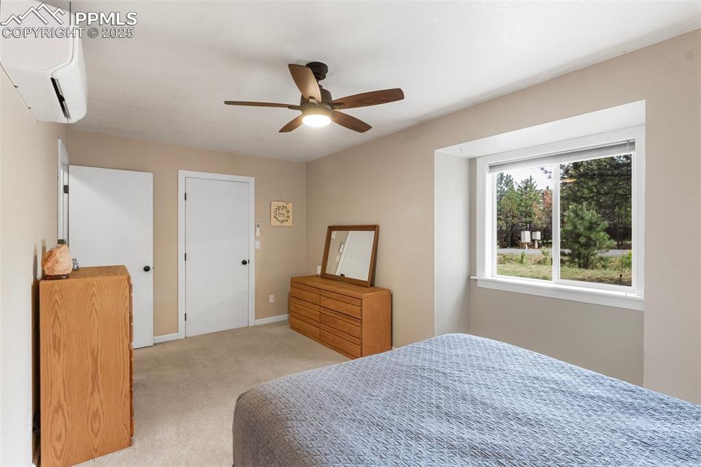 Image 15 of 35: Bedroom