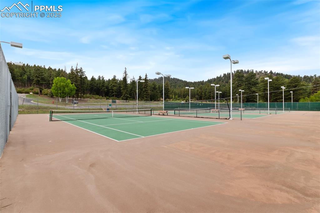 Image 30 of 35: Tennis