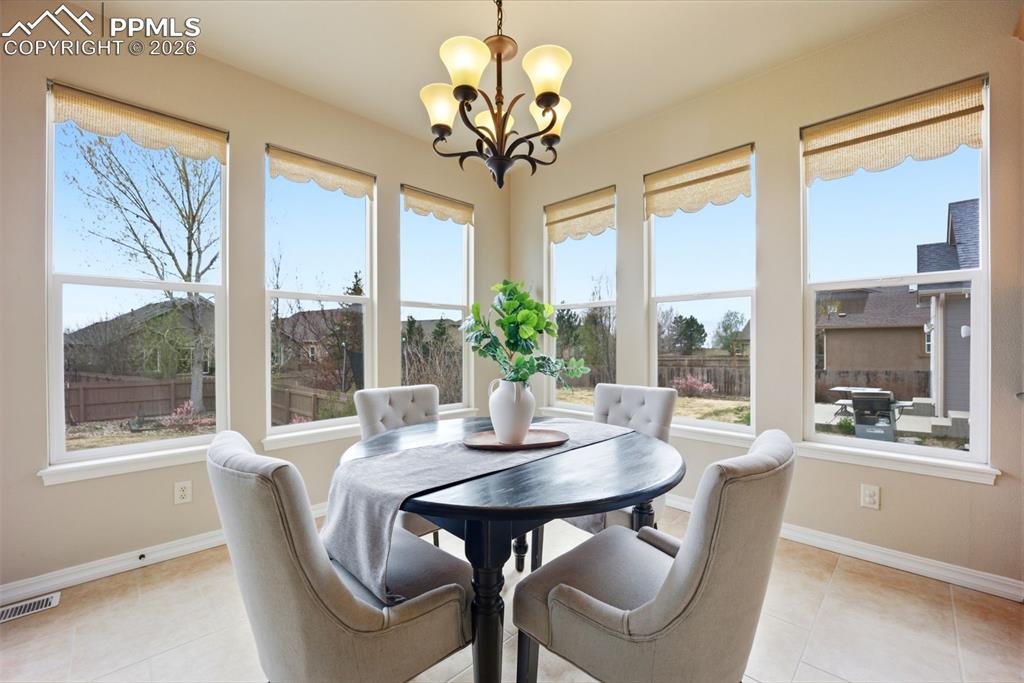 Image 11 of 47: Dining Area