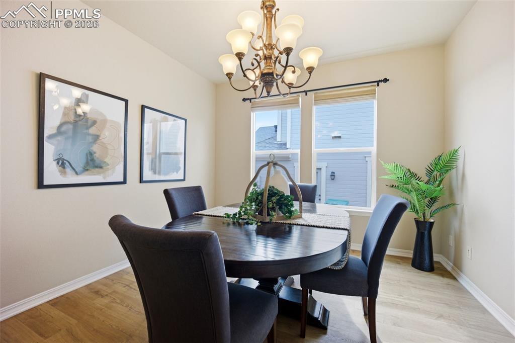 Image 14 of 47: Dining Room