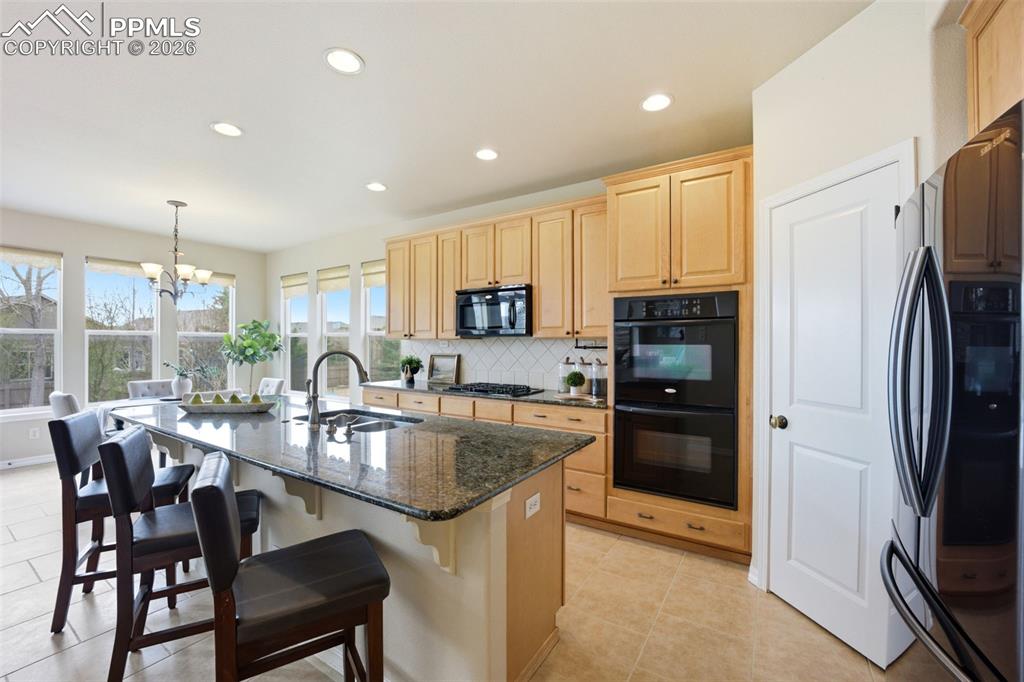 Image 3 of 47: Kitchen