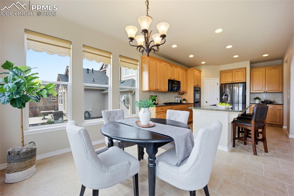 Image 9 of 47: Dining Area