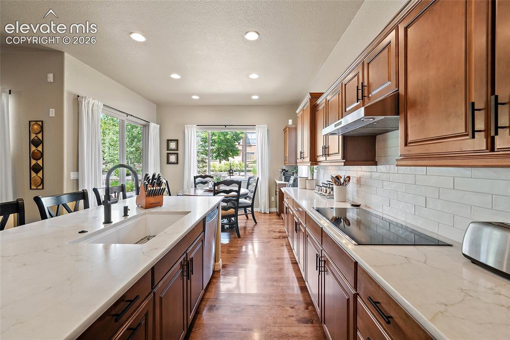 Image 11 of 50: Kitchen