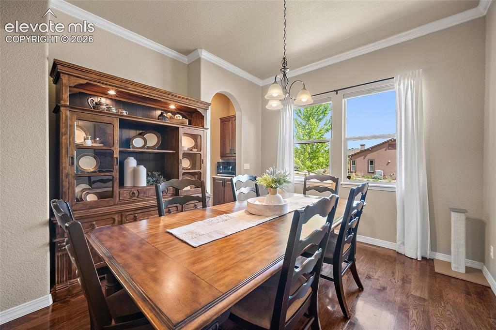 Image 17 of 50: Dining Area