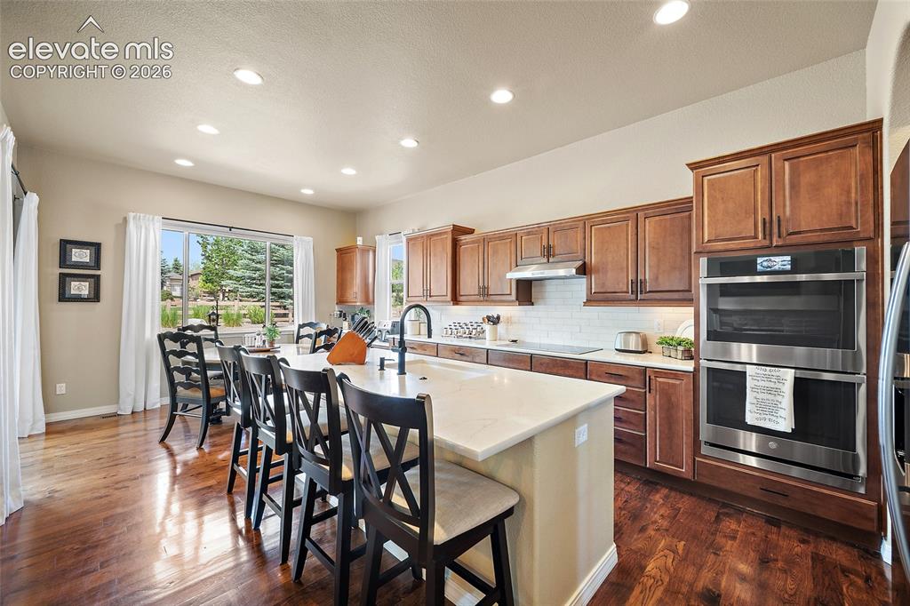 Image 8 of 50: Kitchen