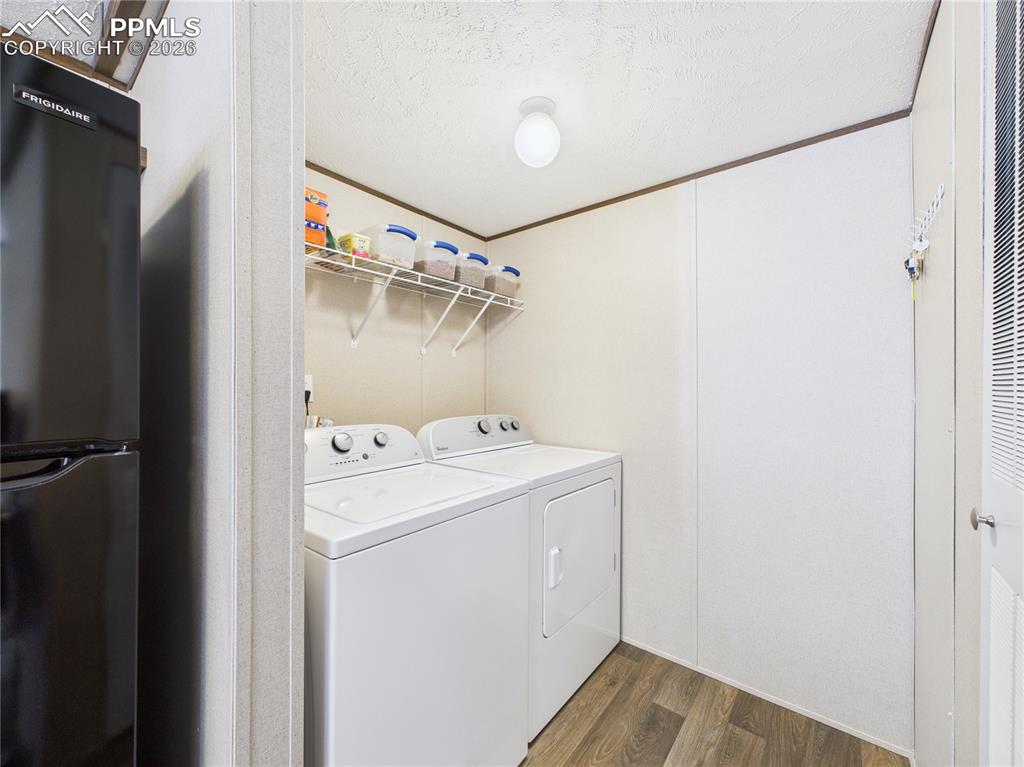 Image 10 of 32: Laundry