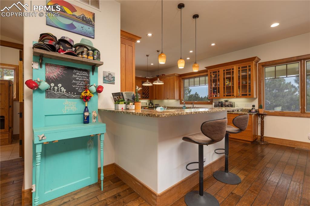 Image 13 of 46: Kitchen