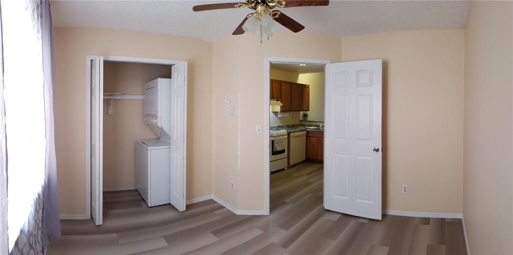 Image 6 of 11: Bedroom